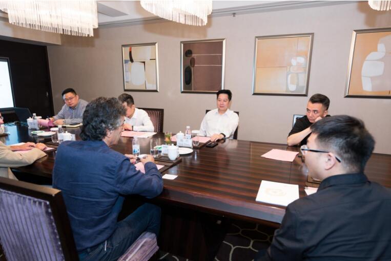 集團黨委副書記、副董事長、總經(jīng)理楊川會見維尼奧拉藝術研究中心創(chuàng)始人皮耶羅·洛卡瑟卡教授一行