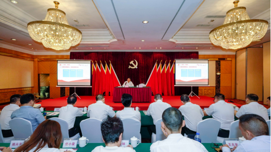 尊龍凱時集團任丁書記帶頭講授“不忘初心、牢記使命”主題教育專題黨課