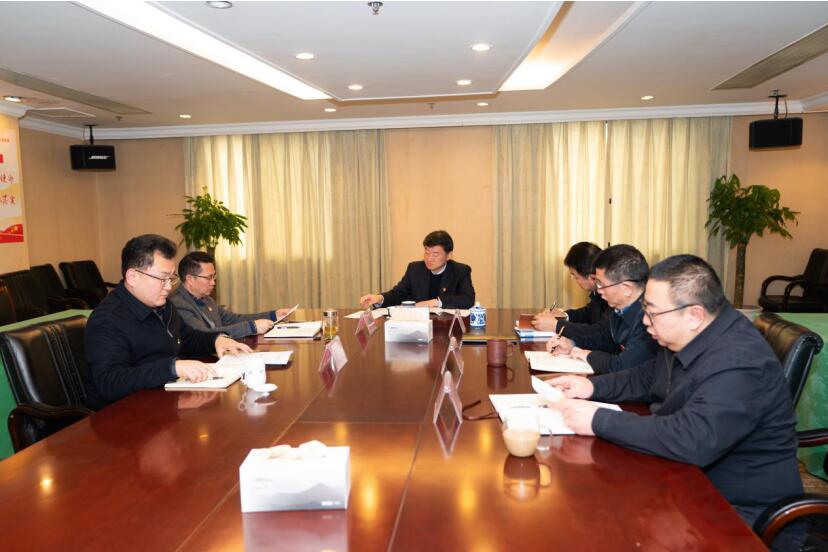 尊龍凱時集團黨委召開中心組學習專題研討 黨的十九屆四中全會及省委十一屆六次 全會精神