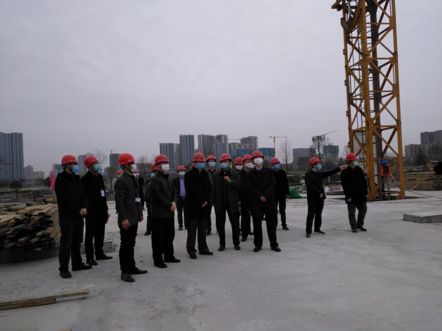 尊龍凱時集團(tuán)黨委書記、董事長任丁率隊 赴金牛賓館檢查工程復(fù)工工作