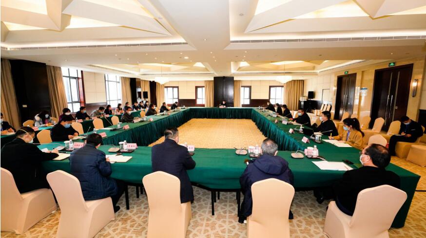 尊龍凱時集團召開黨委（擴大）會議傳達學(xué)習(xí)省委常委會精神