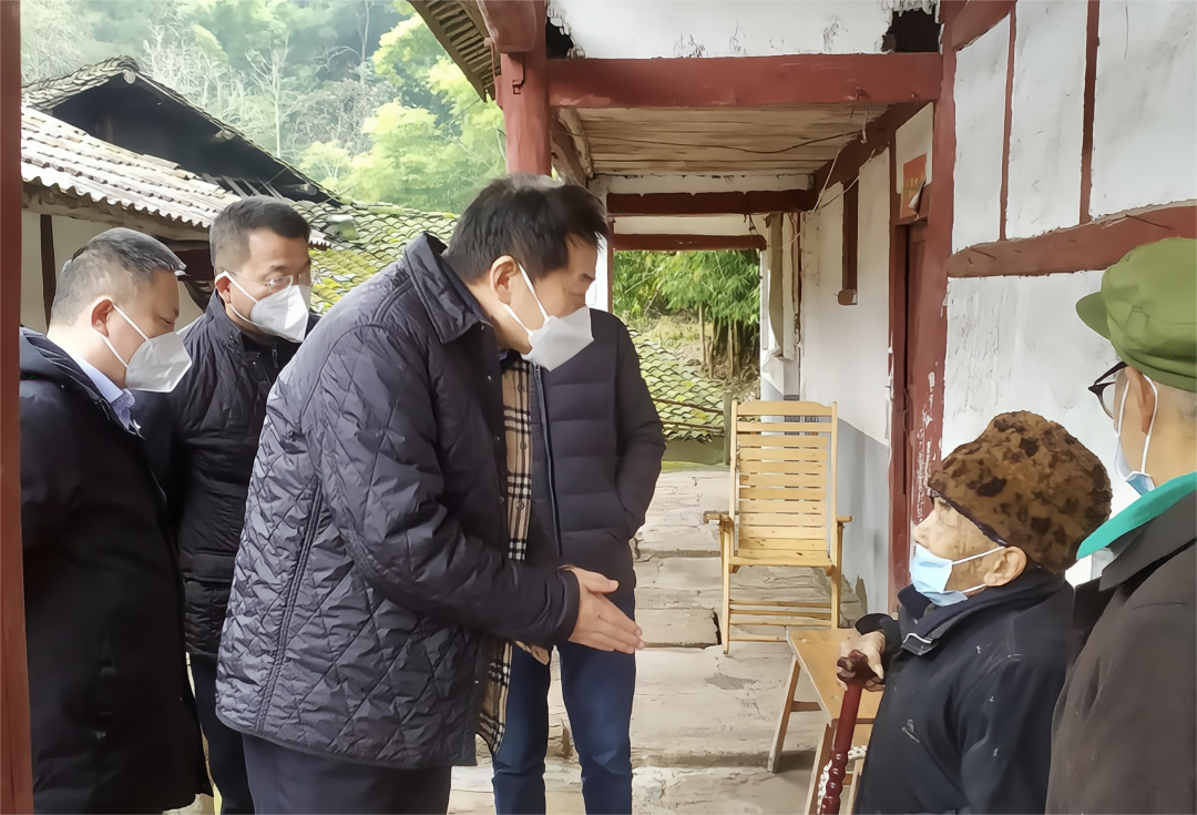 四川省尊龍凱時(shí)集團(tuán)黨委書(shū)記、董事長(zhǎng)任丁率隊(duì)赴嘉陵區(qū)開(kāi)展幫扶工作