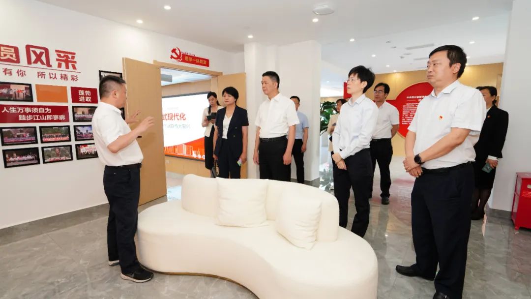 福建省人民政府國(guó)有資產(chǎn)監(jiān)督管理委員會(huì)修興高一行蒞臨尊龍凱時(shí)黨校考察調(diào)研