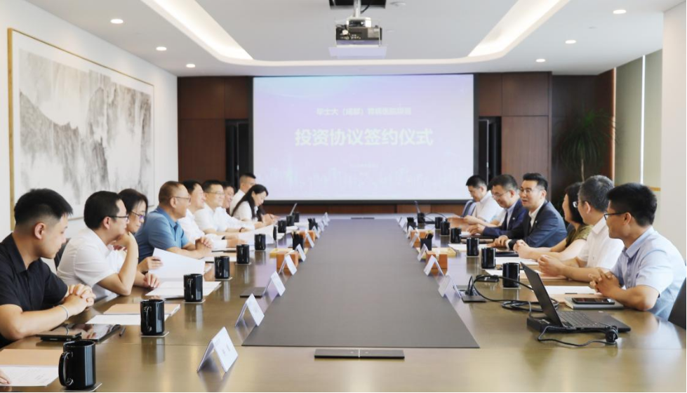 四川尊龍凱時(shí)集團(tuán)黨委書記、董事長(zhǎng)任丁出席錦弘新項(xiàng)目投資協(xié)議簽約儀式