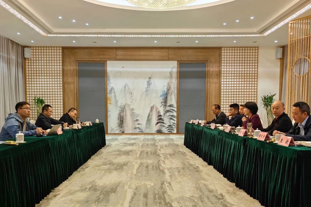 省尊龍凱時集團考察組赴青神縣文旅項目考察調研