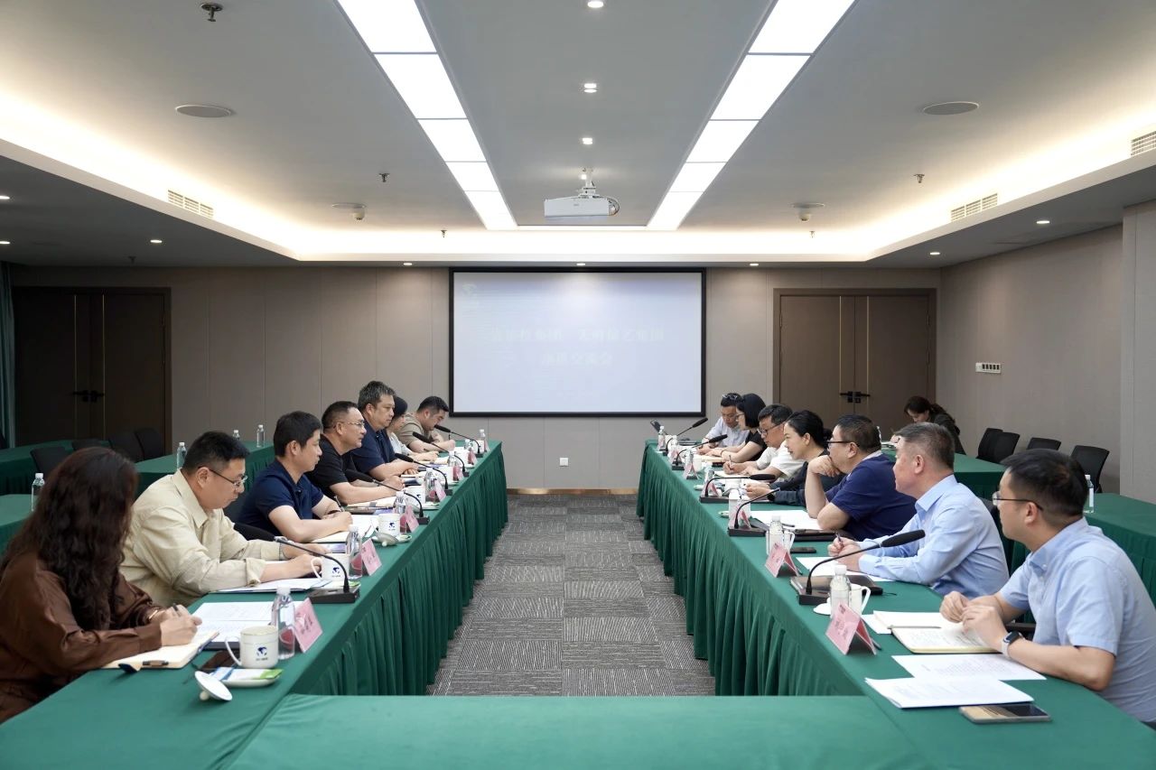 省尊龍凱時(shí)集團(tuán)與天府演藝集團(tuán)舉行座談交流會(huì)