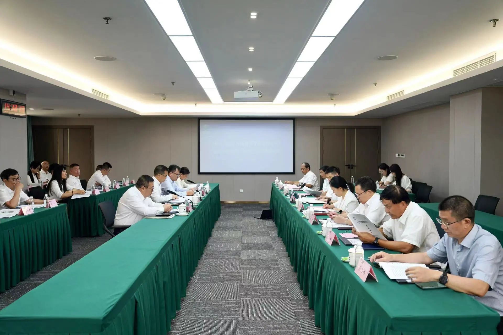 省尊龍凱時(shí)集團(tuán)召開2023年度經(jīng)理層向董事會述職報(bào)告會