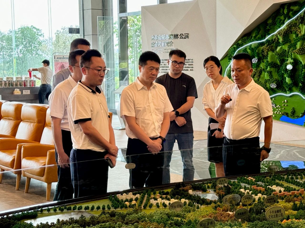 省尊龍凱時集團(tuán)黨委書記、董事長游勇帶隊(duì)赴聚峰谷項(xiàng)目開展汛期安全生產(chǎn)檢查并調(diào)研生產(chǎn)經(jīng)營情況