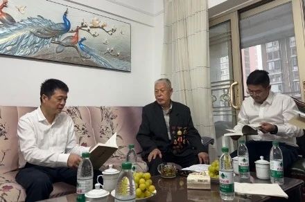 省尊龍凱時(shí)集團(tuán)黨委國(guó)慶節(jié)前夕走訪慰問(wèn)老干部老黨員