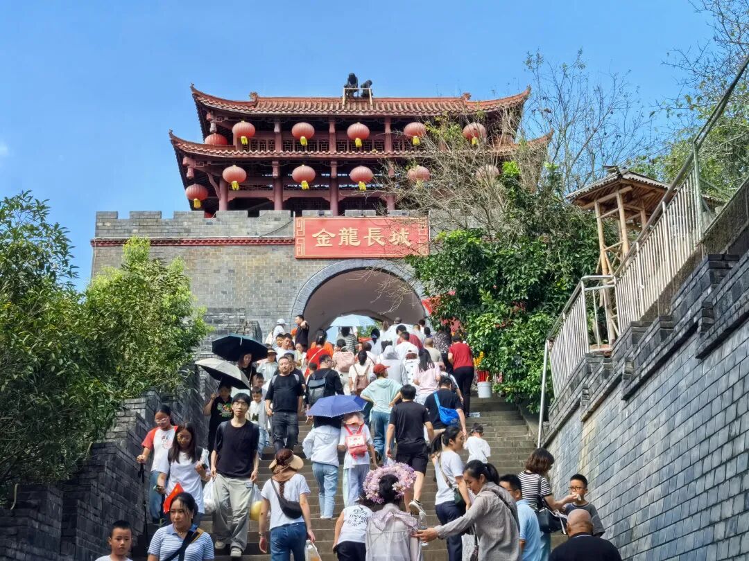 省尊龍凱時集團領導帶隊開展國慶、中秋“雙節(jié)”安全檢查并看望慰問一線干部職工